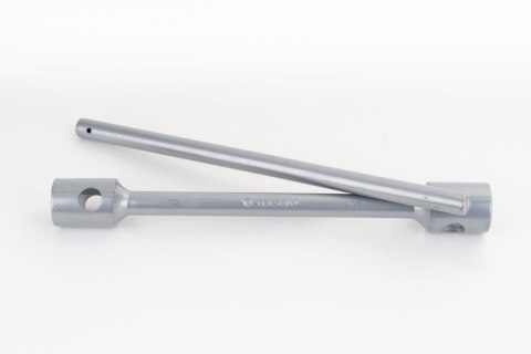 KLUCZ DO KÓŁ DWUSTRONNY 32/33MM, L=395MM Z PRZETYCZKĄ KLUCZ DO KÓŁ DWUSTRONNY 32/33MM, L=395MM Z PRZETYCZKĄ