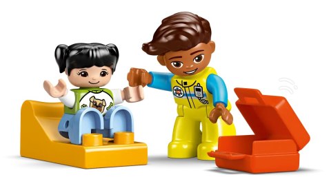 10447 - LEGO DUPLO - KARETKA Z KIEROWCĄ 10447 - LEGO DUPLO - KARETKA Z KIEROWCĄ