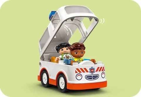 10447 - LEGO DUPLO - KARETKA Z KIEROWCĄ 10447 - LEGO DUPLO - KARETKA Z KIEROWCĄ