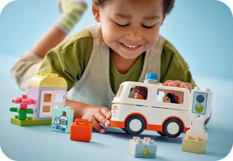 10447 - LEGO DUPLO - KARETKA Z KIEROWCĄ 10447 - LEGO DUPLO - KARETKA Z KIEROWCĄ