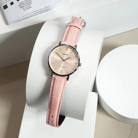 ZEGAREK DAMSKI CASIO LTP-VT01L-4B + BOX ZEGAREK DAMSKI CASIO LTP-VT01L-4B + BOX
