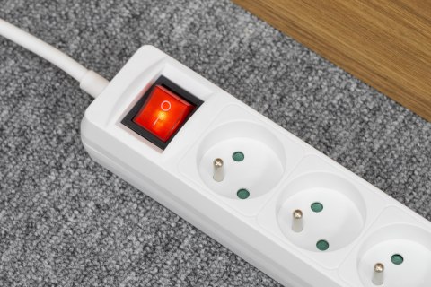 PRZEDŁUŻACZ SIECIOWY REBEL 3 GNIAZDA + 2 GNIAZDA USB, Z WYŁĄCZNIKIEM - 3M PRZEDŁUŻACZ SIECIOWY REBEL 3 GNIAZDA + 2 GNIAZDA USB, Z WYŁĄCZNIKIEM - 3M