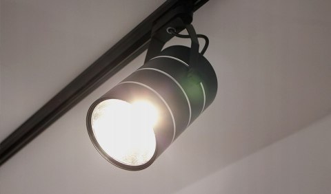 LAM PA SKLE POWA LED REFLEKTOR SZYNOWY JEDNOFAZOWY CZARNY 30W 2550 LM ŚWIATŁO CIE PŁE 3000K LAM PA SKLE POWA LED REFLEKTOR SZYNOWY JEDNOFAZOWY CZARNY 30W 2550 LM ŚWIATŁO CIE PŁE 3000K