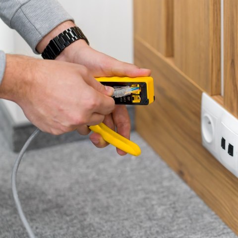ZACISKARKA WTYKÓW PRZELOTOWYCH RJ45/RJ12 ZACISKARKA WTYKÓW PRZELOTOWYCH RJ45/RJ12
