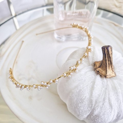 OPASKA DO WŁOSÓW ZDOBIONA PEREŁKI ZŁOTA O530 OPASKA DO WŁOSÓW ZDOBIONA PEREŁKI ZŁOTA O530