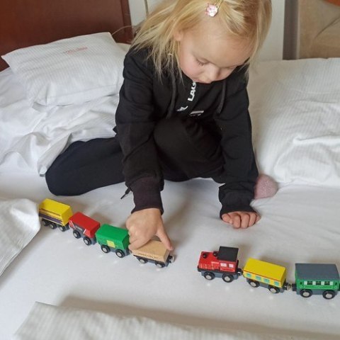 KOLEJKA DREWNIANA- POCIĄG 12SZT. KRUZZEL 23522 KOLEJKA DREWNIANA- POCIĄG 12SZT. KRUZZEL 23522