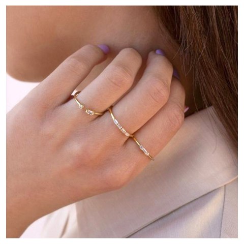 PIERŚCIONEK STAL CHIRURGICZNA PLATEROWANA ZŁOTEM Z CYRKONIĄ PST894B, ROZMIAR PIERŚCIONKÓW: US8 EU17