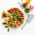 NÓŻ DO  PIZZY Z TARCZĄ TNĄCĄ, ZĘBAMI TNĄCYMI BRZEGI ORAZ ŁO PATKĄ Z ZACISKIEM