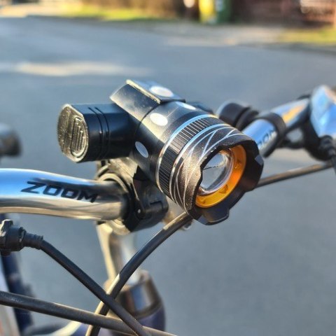 LAM PKA ROWEROWA T6 USB + TYLNE ŚWIATŁO 23681 LAM PKA ROWEROWA T6 USB + TYLNE ŚWIATŁO 23681