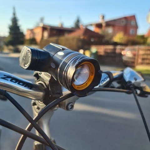 LAM PKA ROWEROWA T6 USB + TYLNE ŚWIATŁO 23681 LAM PKA ROWEROWA T6 USB + TYLNE ŚWIATŁO 23681