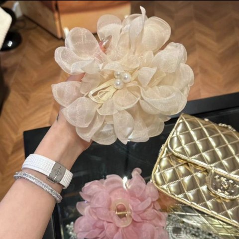 DUŻA KOKARDA TIULOWA Z PEREŁKAMI, SPINKA DO WŁOSÓW, KLAMRA SP323B