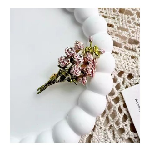BROSZKA OZDOBNA BUKIET RÓŻE BZ165