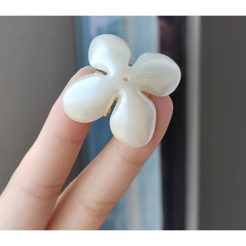 OZDOBNA APLIKACJA DO PRZYSZYCIA LUB PRZYKLEJENIA KWIAT Z PERŁAMI BZ174