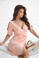 ELEGANCKA DOPASOWANA SUKIENKA Z ODKRYTYMI RAMIONAMI - brzoskwiniowy
