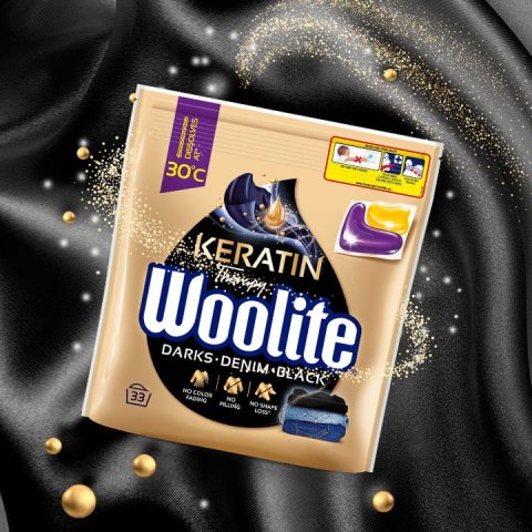 Woolite Żelowe kapsułki do prania z keratyną czerń, ciemne kolory & jeans 33 szt. Woolite Żelowe kapsułki do prania z keratyną czerń, ciemne kolory & jeans 33 szt.