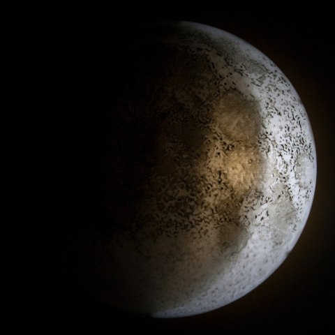 KSIĘŻYĆ W MOIM POKOJU