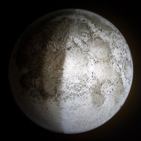 KSIĘŻYĆ W MOIM POKOJU