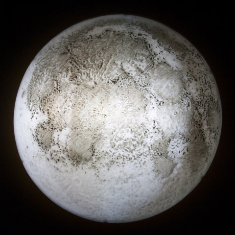 KSIĘŻYĆ W MOIM POKOJU