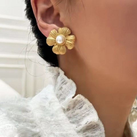 Kolczyki KWIATY ze stali szlachetnej platerowane 14k złotem, sztyft perły KST3323