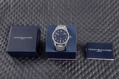 ZEGAREK MĘSKI TOMMY HILFIGER FORREST 1710563 + BOX ZEGAREK MĘSKI TOMMY HILFIGER FORREST 1710563 + BOX