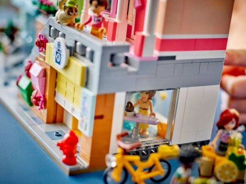42670 - LEGO Friends - Mieszkania i sklepy w mieście Heartlake 42670 - LEGO Friends - Mieszkania i sklepy w mieście Heartlake