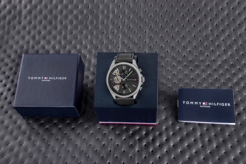 ZEGAREK MĘSKI TOMMY HILFIGER BAKER OPEN HEART 1710644 + BOX ZEGAREK MĘSKI TOMMY HILFIGER BAKER OPEN HEART 1710644 + BOX