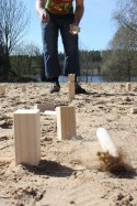 Gra kubb w kartonowym opakowaniu