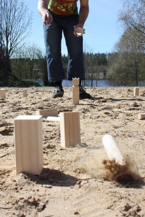 Gra kubb w kartonowym opakowaniu Gra kubb w kartonowym opakowaniu