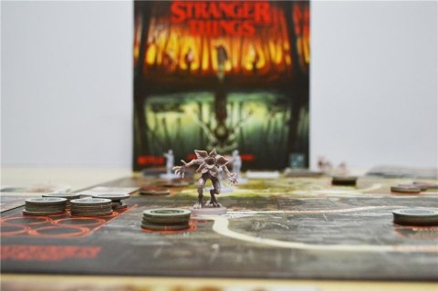Gra stranger things po drugiej stronie (edycja polska) Gra stranger things po drugiej stronie (edycja polska)