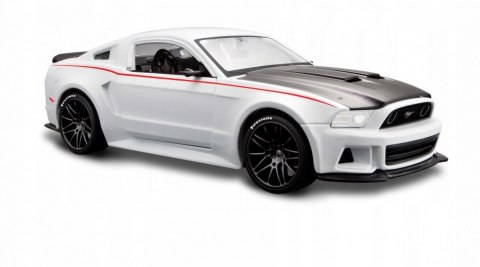 Model kompozytowy ford mustang street racer 1/24 biały Model kompozytowy ford mustang street racer 1/24 biały