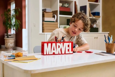 76313 - LEGO Super Heroes - Logo MARVEL z minifigurkami 76313 - LEGO Super Heroes - Logo MARVEL z minifigurkami