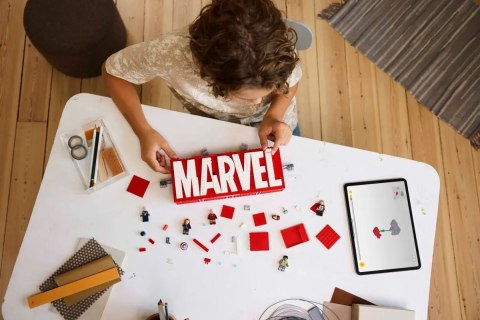 76313 - LEGO Super Heroes - Logo MARVEL z minifigurkami 76313 - LEGO Super Heroes - Logo MARVEL z minifigurkami