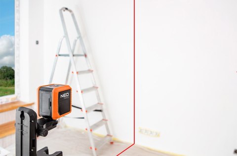 Laser krzyżowy 10 m, z etui i uchwytem magnetycznym Laser krzyżowy 10 m, z etui i uchwytem magnetycznym