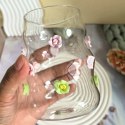 Szklanka z falowanymi ściankami i kwiatkami 450 ml ze słomką i pokrywką SZK164