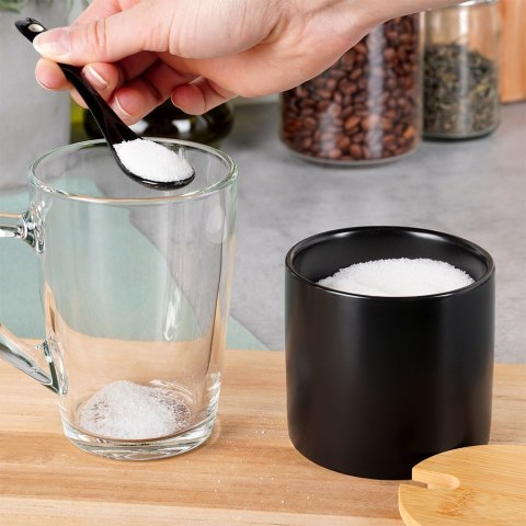 CUKIERNICZKA CERAMICZNA Z ŁYŻECZKĄ CZARNA OKRĄGŁA CUKIERNICA POJEMNIK NA CUKIER 250ML VILDE 139681 CUKIERNICZKA CERAMICZNA Z ŁYŻECZKĄ CZARNA OKRĄGŁA CUKIERNICA POJEMNIK NA CUKIER 250ML VILDE 139681