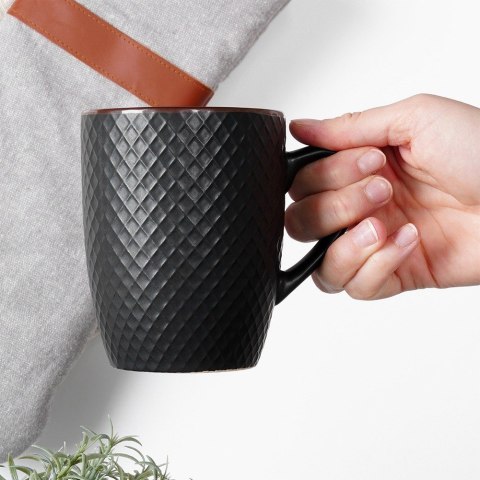 Kubki ceramiczne do kawy herbaty czarne 400 ml zestaw kubków 4 sztuki VILDE 139673 Kubki ceramiczne do kawy herbaty czarne 400 ml zestaw kubków 4 sztuki VILDE 139673
