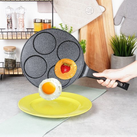 Patelnia granitowa do jajek sadzonych placków pancakes 4 otwory BLACK LINE 26 cm VILDE 199076 Patelnia granitowa do jajek sadzonych placków pancakes 4 otwory BLACK LINE 26 cm VILDE 199076