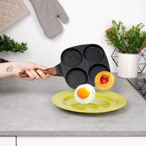 Patelnia granitowa do jajek sadzonych placków pancakes 4 otwory BLACK&WOOD 19x19 cm VILDE 199009 Patelnia granitowa do jajek sadzonych placków pancakes 4 otwory BLACK&WOOD 19x19 cm VILDE 199009