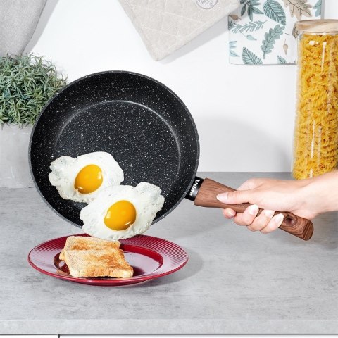 Patelnia granitowa nieprzywierająca indukcja NON-STICK BLACK&WOOD 24 cm VILDE 199060 Patelnia granitowa nieprzywierająca indukcja NON-STICK BLACK&WOOD 24 cm VILDE 199060