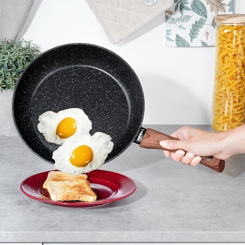 Patelnia granitowa nieprzywierająca indukcja NON-STICK BLACK&WOOD 26 cm VILDE 199061 Patelnia granitowa nieprzywierająca indukcja NON-STICK BLACK&WOOD 26 cm VILDE 199061