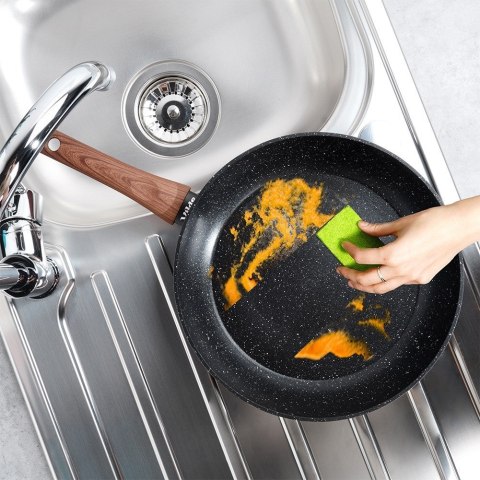 Patelnia granitowa nieprzywierająca indukcja NON-STICK BLACK&WOOD 28 cm VILDE 199062 Patelnia granitowa nieprzywierająca indukcja NON-STICK BLACK&WOOD 28 cm VILDE 199062