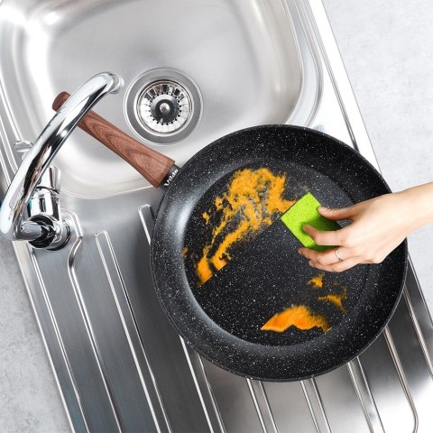 Patelnia granitowa nieprzywierająca indukcja NON-STICK BLACK&WOOD duża 32 cm VILDE 199064 Patelnia granitowa nieprzywierająca indukcja NON-STICK BLACK&WOOD duża 32 cm VILDE 199064