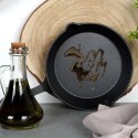 Patelnia żeliwna z nakładką silikonową na indukcję ciężka CAST LINE 20 cm VILDE 199034 Patelnia żeliwna z nakładką silikonową na indukcję ciężka CAST LINE 20 cm VILDE 199034
