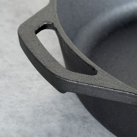 Patelnia żeliwna z silikonową nakładką na indukcję ciężka CAST LINE duża 30 cm VILDE 199036 Patelnia żeliwna z silikonową nakładką na indukcję ciężka CAST LINE duża 30 cm VILDE 199036