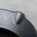 Patelnia żeliwna z silikonową nakładką na indukcję ciężka CAST LINE duża 30 cm VILDE 199036 Patelnia żeliwna z silikonową nakładką na indukcję ciężka CAST LINE duża 30 cm VILDE 199036