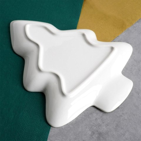 Talerz porcelanowy do serwowania przekąsek choinka 20x16.5cm VILDE 139095 Talerz porcelanowy do serwowania przekąsek choinka 20x16.5cm VILDE 139095