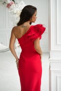 313-02 Długa Sukienka Z Piórkami Na Jedno Ramię - czerwony