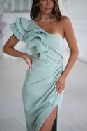 313-03 Długa Sukienka Z Piórkami Na Jedno Ramię - miętowy