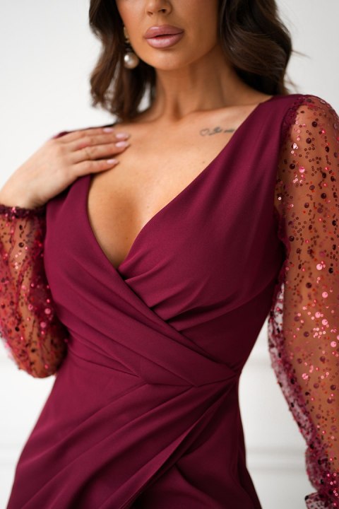 316-10 Krótka Sukienka Z Dwoma Cekinowymi Rękawami - bordowy