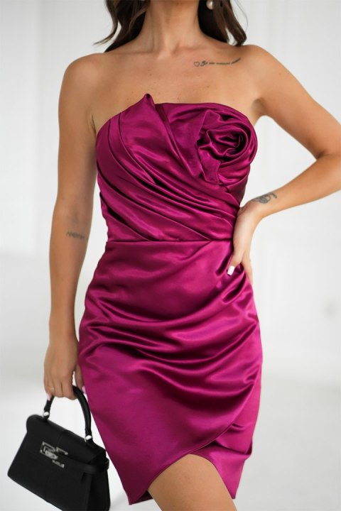 337-10 Elegancka Sukienka Satynowa Bez Ramiączek Z Drapowaną Różą - bordowy